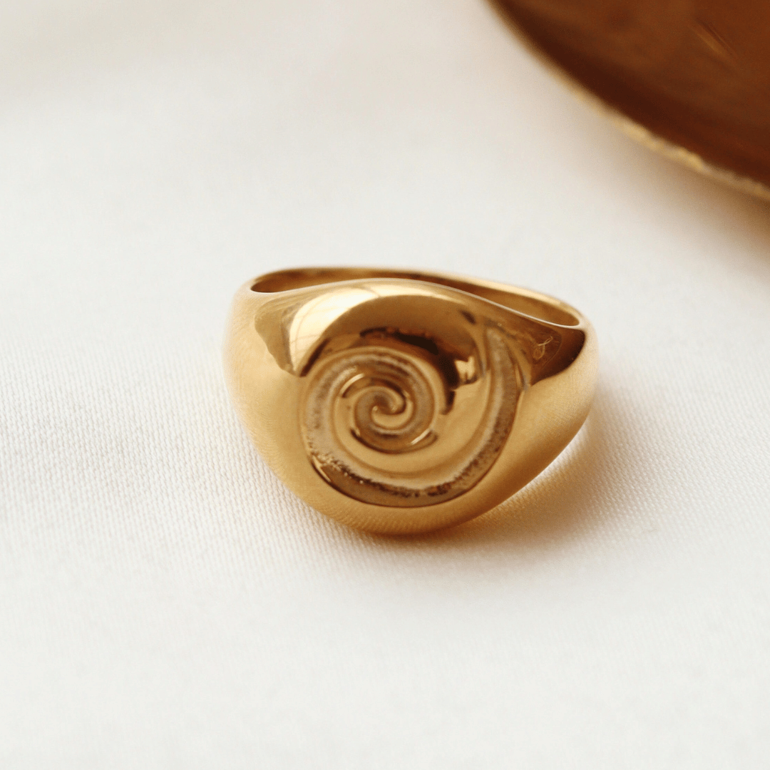 ANILLO CINNAMON ROLL DORADO