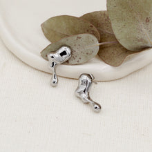 Cargar imagen en el visor de la galería, ARETES IRREGULAR DROP SILVER
