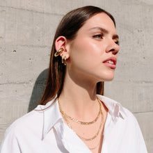 Cargar imagen en el visor de la galería, EARCUFF BOLD DORADO
