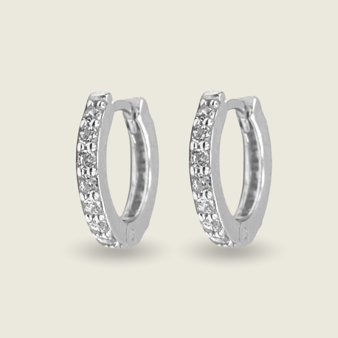 HUGGIES PLATEADOS ZIRCONIAS BLANCAS