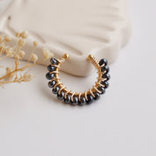 Cargar imagen en el visor de la galería, EARCUFF BORDADO GRIS TORNASOL
