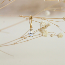 Cargar imagen en el visor de la galería, PIERCING ESTRELLA ZIRCONIA MINI
