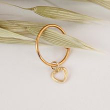 Cargar imagen en el visor de la galería, PIERCING CORAZÓN ORO
