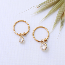 Cargar imagen en el visor de la galería, PIERCING ORO AZUL Y ORO ZIRCONIA BLANCA
