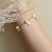 Cargar imagen en el visor de la galería, PULSERA CONCHITAS  PEARL
