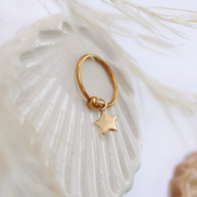 Cargar imagen en el visor de la galería, PIERCING ESTRELLA RELLENA ORO
