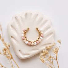 Cargar imagen en el visor de la galería, EARCUFF BORDADO ROSA CON BLANCO
