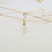 Cargar imagen en el visor de la galería, PIERCING CRUZ MINI ZIRCONIAS
