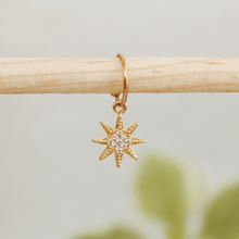 Cargar imagen en el visor de la galería, PIERCING ESTRELLA ZIRCONIAS
