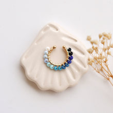 Cargar imagen en el visor de la galería, EARCUFF BORDADO AZUL DEGRADADO
