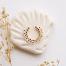 Cargar imagen en el visor de la galería, EARCUFF BORDADO TRANSPARENTE
