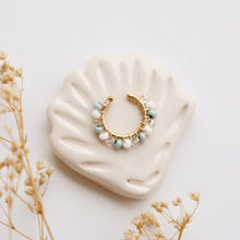 Cargar imagen en el visor de la galería, EARCUFF BORDADO AQUA CON BLANCO
