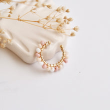 Cargar imagen en el visor de la galería, EARCUFF BORDADO ROSA CON BLANCO
