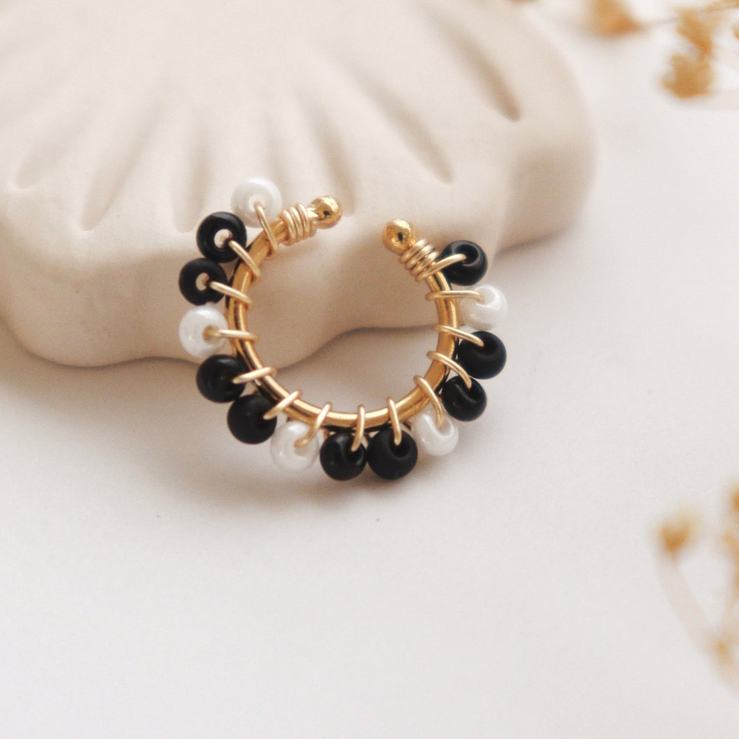 EARCUFF BORDADO NEGRO CON BLANCO