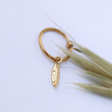 Cargar imagen en el visor de la galería, PIERCING PLUMITA ORO

